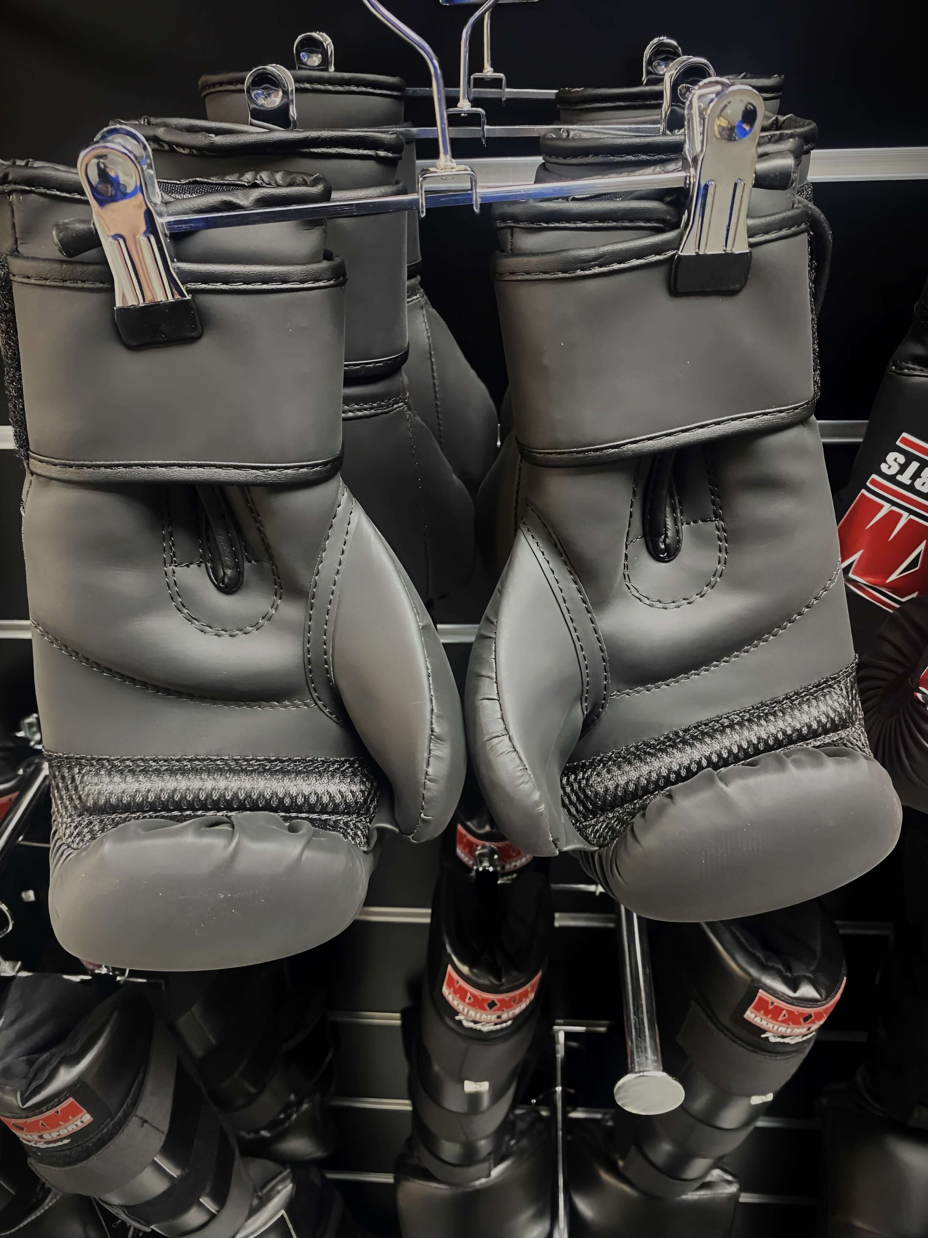 Boxhandschuhe PU verblast Alle Größen – ergonomisch gestaltete Boxhandschuhe in Schwarz.