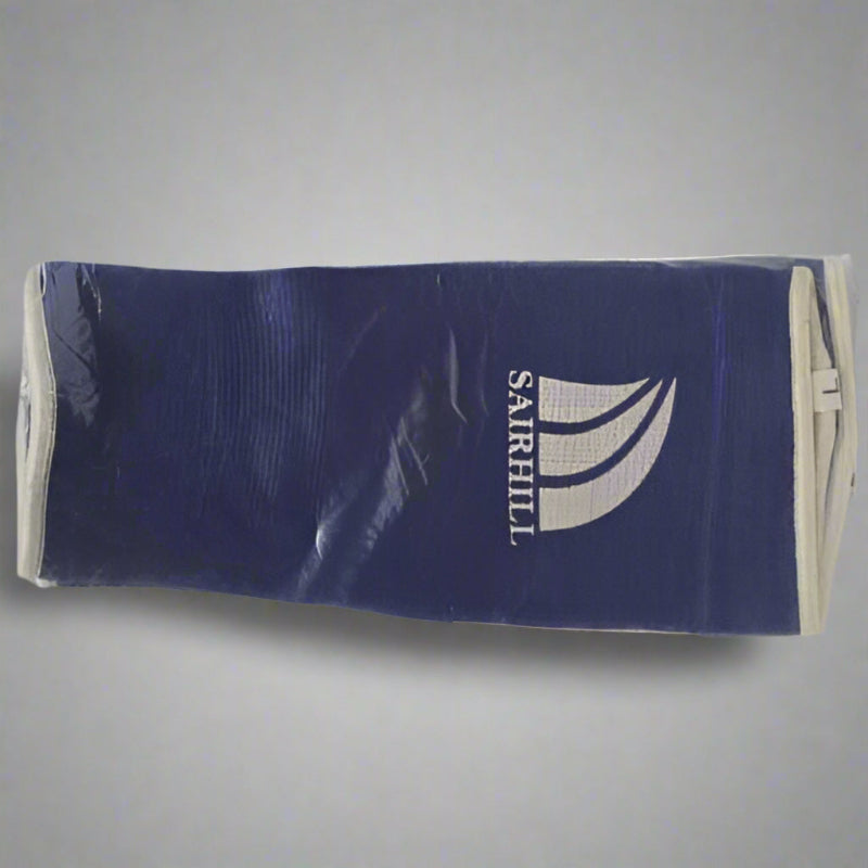 Sairhill Knöchelschutzsocken für das Thaiboxen in blauer Verpackung mit Logo.