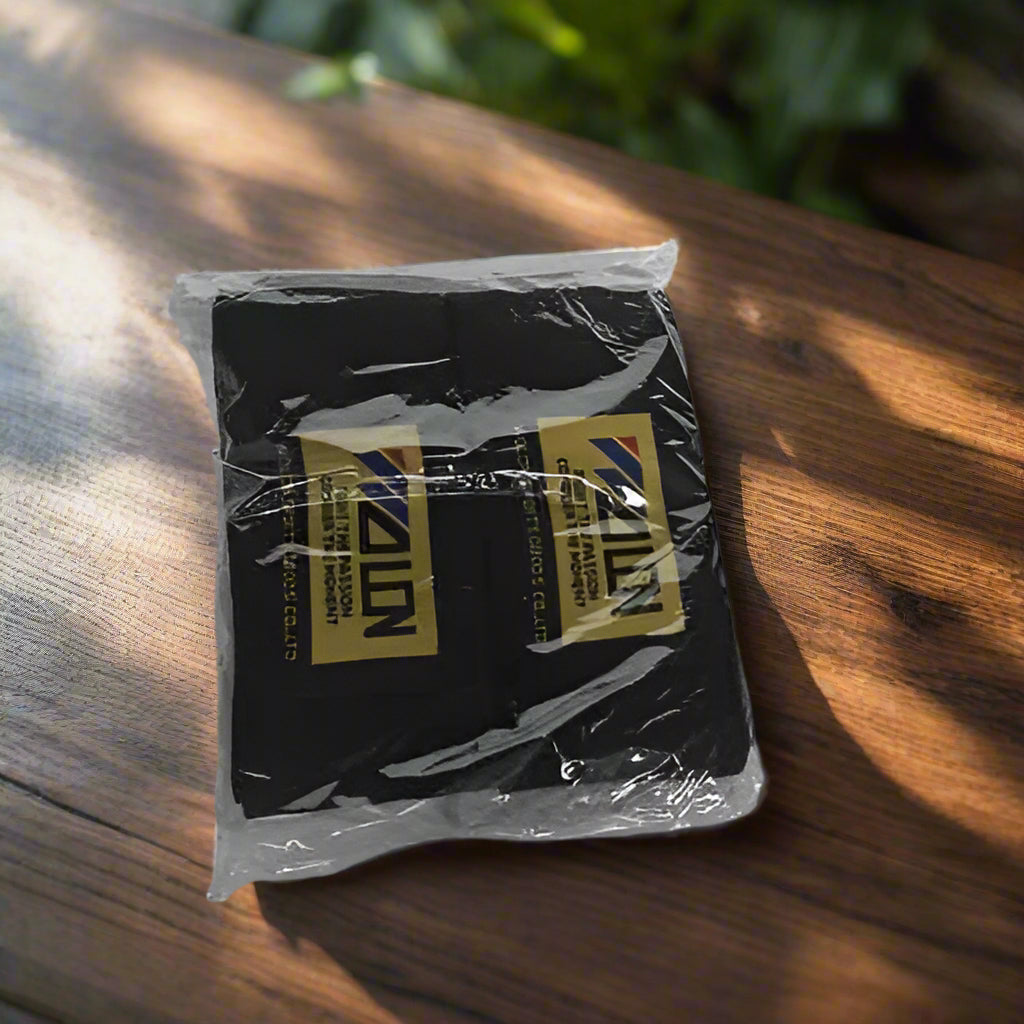 Muay Thai Box bandagen Sairhill in Verpackung auf einem Holztisch, ideal für Anfänger.
