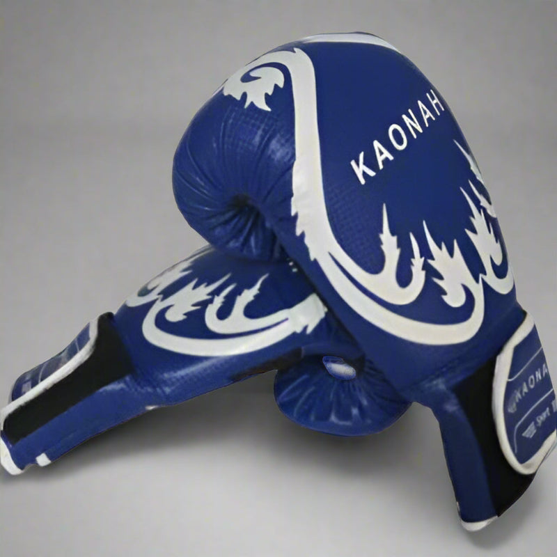 Muay Thai Boxhandschuhe für Anfänger in blau von Kaonah, ideal für den Einstieg in den Kampfsport.
