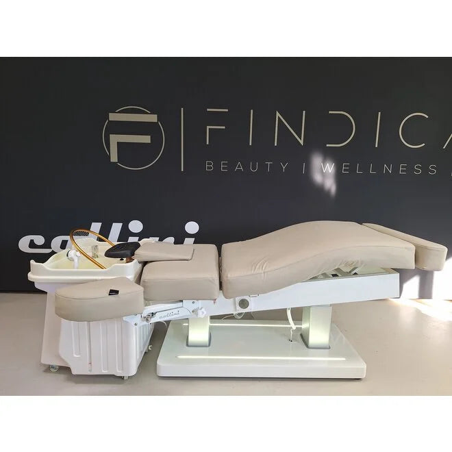 Mobiles japanisches Headspa Gerät auf einem Behandlungsstuhl, ideal für professionelle Anwendungen.