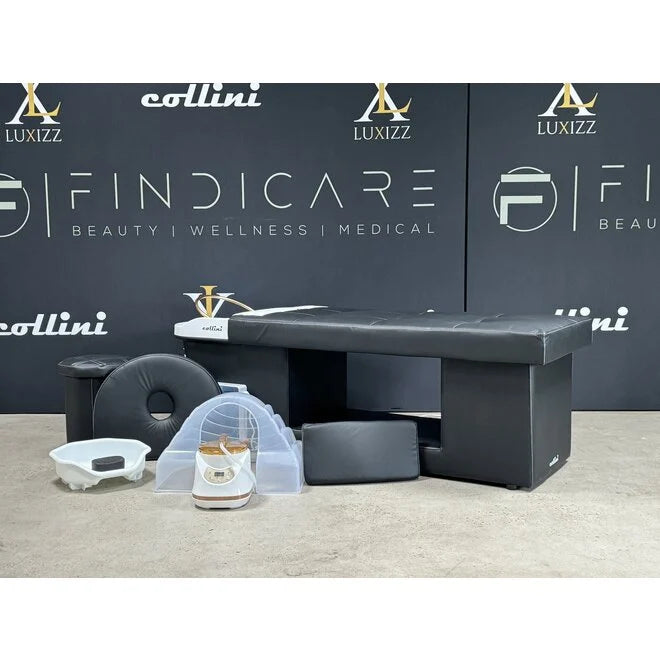 japanische Headspa Liege für Wellness mit Zubehör auf grauem Hintergrund von Collini