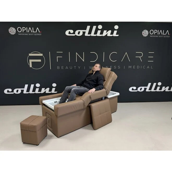 Mann entspannt auf der Elektrische japanische HeadSpa-Liege von Collini mit komfortablem Design.